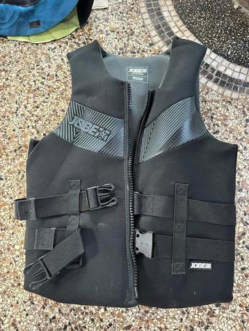 diverse wetsuits en zwemvesten maat M of L beschikbaar voor biedingen