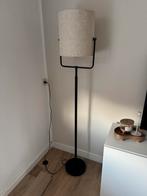 Leuke vloerlamp kwantum, Huis en Inrichting, Lampen | Vloerlampen, Ophalen, Zo goed als nieuw