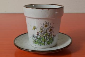 Retro vintage jaren 70 Wildflower bloempot met onderschotel beschikbaar voor biedingen