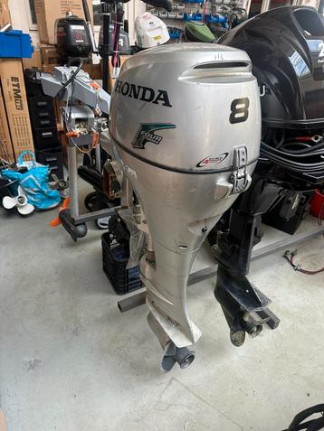 Honda 8  pk 4 takt langstaart .Handstart. Afstandsbediening  beschikbaar voor biedingen