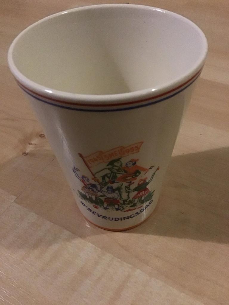 10 jaar Bevrijdingsdag 1955 Herdenkingsbeker, Ophalen