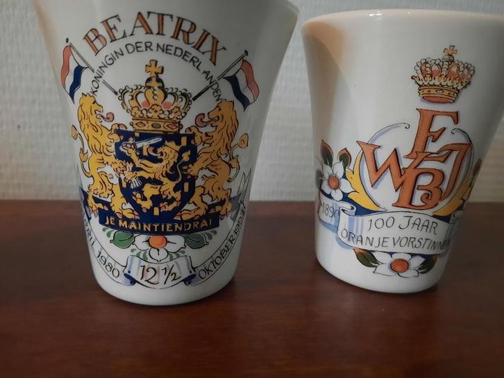 Koningshuis Gedenkbekers - Beatrix, Bernhard, Juliana, Antiek en Kunst, Antiek | Keramiek en Aardewerk, Ophalen of Verzenden