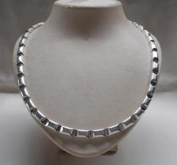 Zilveren modernist collier jaren 70 nr.587 beschikbaar voor biedingen