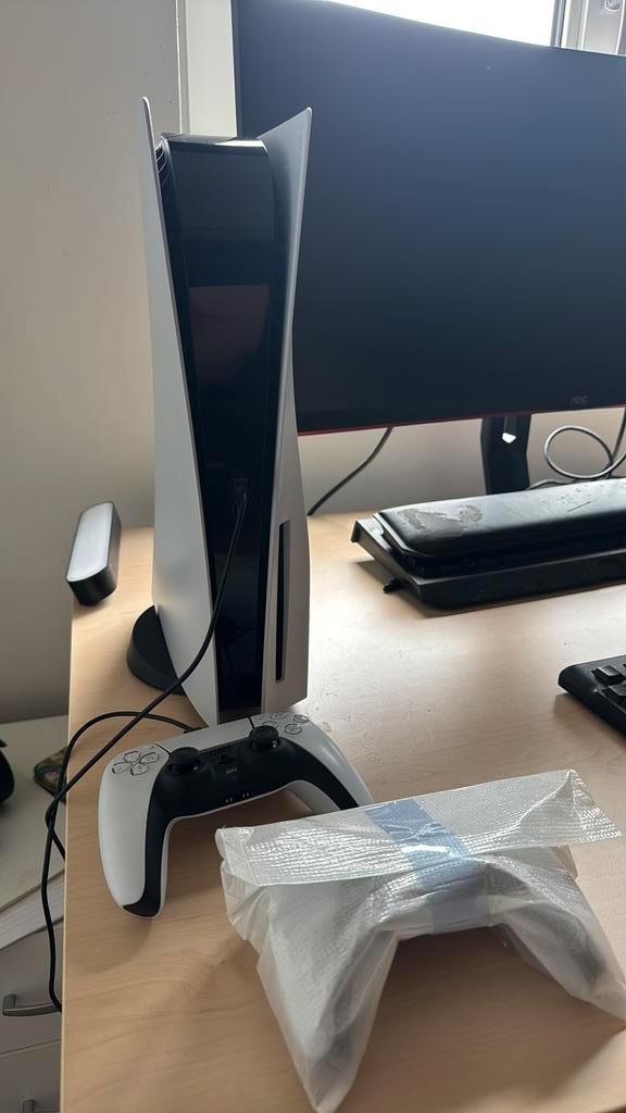 Playstation 5 disc versie+ 2 controllers en Spider-man cover, Spelcomputers en Games, Spelcomputers | Sony PlayStation 5, Zo goed als nieuw