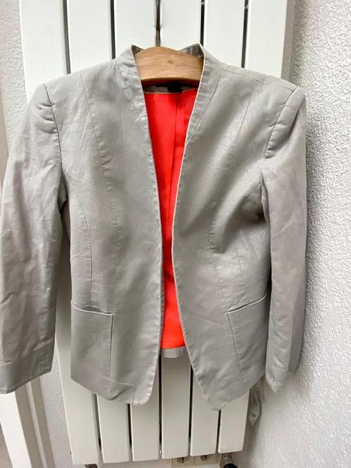 H&M zilvergrijs jasje maat 38, Kleding | Dames, Jasjes, Kostuums en Pakken, Zo goed als nieuw, Jasje, Maat 38/40 (M), Overige kleuren