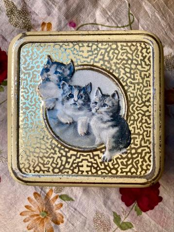 🔻🔻Antiek snoepblikje met drie kittens 10 x 10 cm beschikbaar voor biedingen
