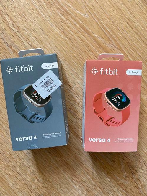 Fitbit Versa 4 roze of Blauw nieuw, Sieraden, Tassen en Uiterlijk, Smartwatches, Nieuw, Android, Roze, Afstand, Conditie, GPS