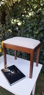 Vintage voetenbankje met nieuwe teddy stoffering, krukje, Gebruikt, Vintage, Ophalen of Verzenden, Nvt