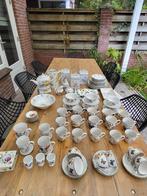 Groot servies met bloemen, Antiek en Kunst, Antiek | Servies compleet, Ophalen