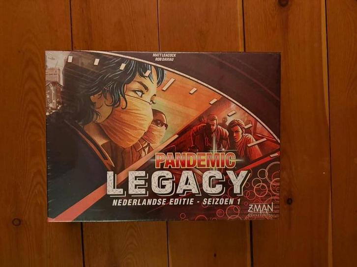 Pandemic Legacy Seizoen 1 - Bordspel - Helemaal nieuw!, Hobby en Vrije tijd, Gezelschapsspellen | Bordspellen, Zo goed als nieuw