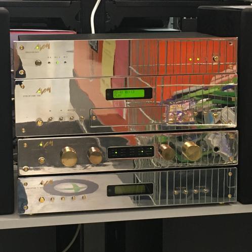 AVM Evolution V3 pre-amplifier + AVM T1 RDS tuner + remote, Audio, Tv en Foto, Versterkers en Receivers, Zo goed als nieuw