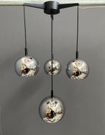60 jaren 4 bollen chroome hang lamp met 3 kleine 1 grote bol, Gebruikt, Vintage, Ophalen of Verzenden, Glas