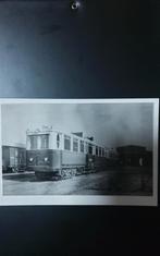 Oude zwart-wit foto van een trein, Ophalen of Verzenden, Trein, Kaart of Prent