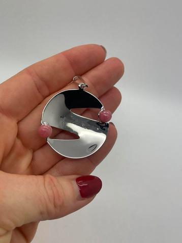 A143 Prachtige zilveren modernist hanger beschikbaar voor biedingen