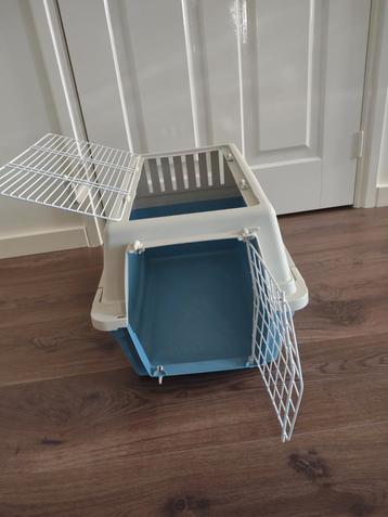 Bench voor kleine hond, kat, konijn beschikbaar voor biedingen