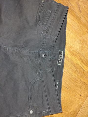 Zwarte Guess spijkerbroek, maat 29/32 beschikbaar voor biedingen