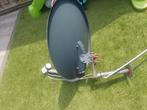 Schotel antenne met dubbele kop met muurbeugel., Audio, Tv en Foto, Schotelantennes, Ophalen, Gebruikt