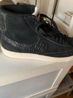 Nike Hoge Suède Sneakers - Maat 39 - ZGAN, Ophalen of Verzenden, Zo goed als nieuw, Zwart, Sneakers of Gympen