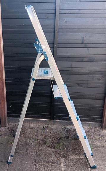 ALTREX trapladder ladder trap met 5 treden in goede staat beschikbaar voor biedingen