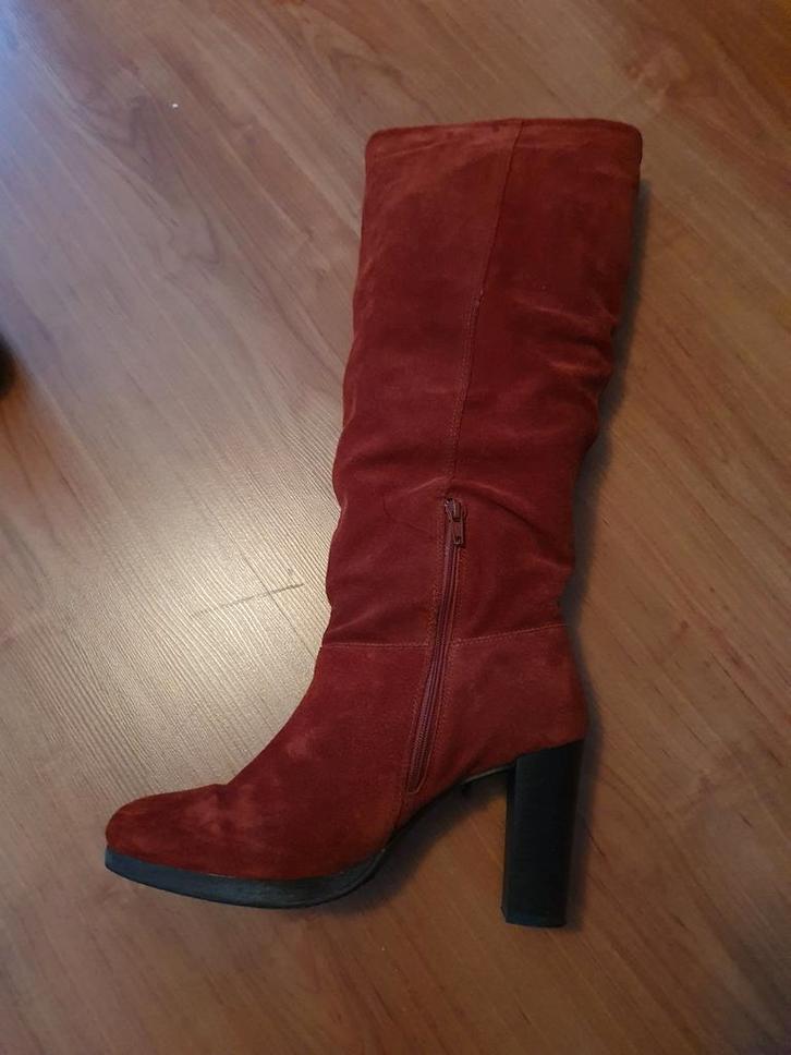 Cognackleurige suède dameslaarzen, maat 40, Kleding | Dames, Schoenen, Zo goed als nieuw, Hoge laarzen, Bruin, Ophalen of Verzenden