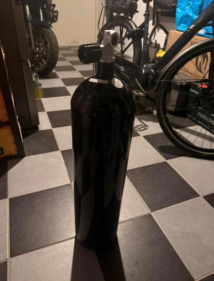 Zwarte 12L duikfles - gekeurd, Watersport en Boten, Duiken, Gebruikt, Duikfles, Ophalen