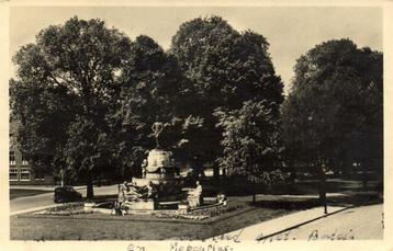 Leeuwarden, Zaailand, met monumentale fontein en Mercurius.  beschikbaar voor biedingen
