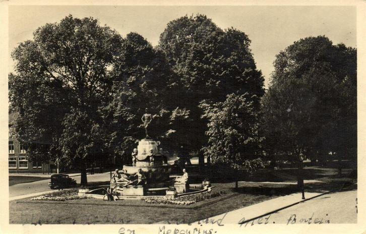 Leeuwarden, Zaailand, met monumentale fontein en Mercurius., Verzamelen, Ansichtkaarten | Nederland, Gelopen, Friesland, Voor 1920