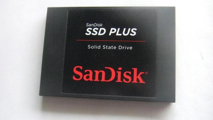 SanDisk Plus ssd Windows 11 en Office staan er nog op., Computers en Software, Harde schijven, Zo goed als nieuw, Laptop, Intern