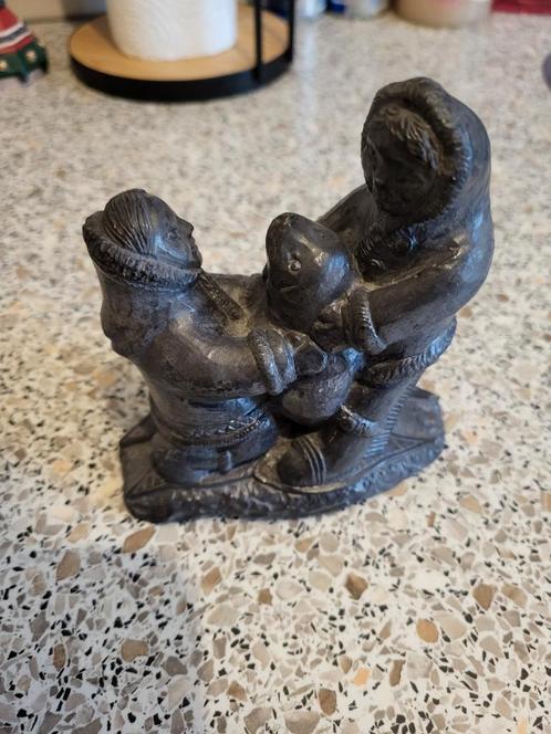 The wolf sculpture inuit koppel + zeehond canada speksteen, Verzamelen, Beelden en Beeldjes, Zo goed als nieuw, Dier, Ophalen of Verzenden