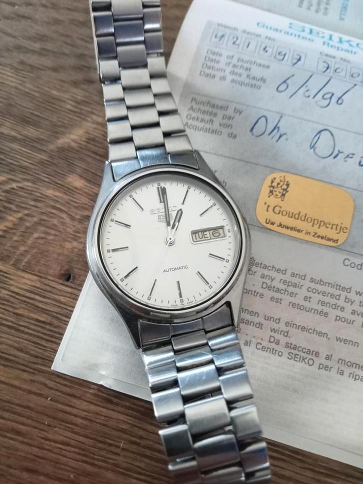 Sporthorloge Seiko 5 Automatisch werk Dag & Datum Zie Fotos, Sieraden, Tassen en Uiterlijk, Sporthorloges, Gebruikt, iOS, Zwart