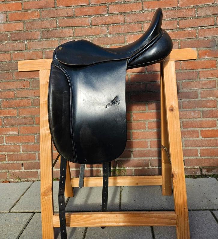 Ainsley dressuurzadel 18 inch fit 3, Dieren en Toebehoren, Paarden en Pony's | Zadels, Gebruikt, Dressuur, Ophalen of Verzenden