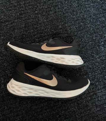 Nike Revolution 6 hardloopschoenen maat 37,5 beschikbaar voor biedingen