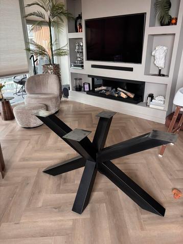 Matrix tafelpoot eettafel spinpoot beschikbaar voor biedingen