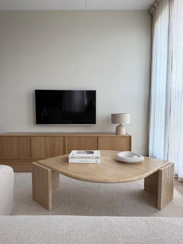 Vintage Roche Bobois travertin tafel beschikbaar voor biedingen