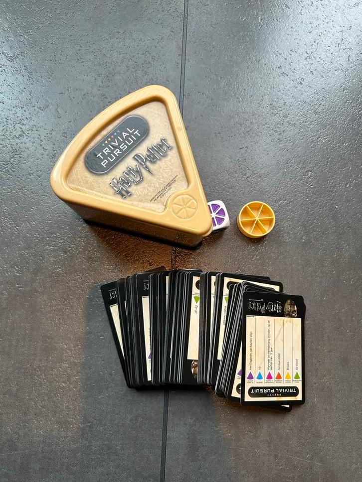 Trivial Pursuit Harry Potter Uitbreiding NL, Hobby en Vrije tijd, Gezelschapsspellen | Bordspellen, Zo goed als nieuw, Een of twee spelers