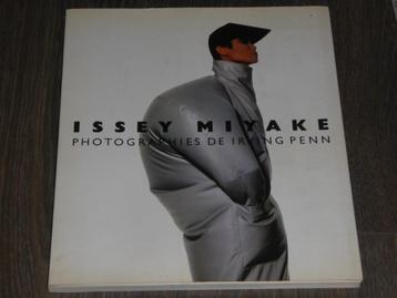 ISSEY MIYAKE - PHOTOGRAPHIES DE IRVING PENN beschikbaar voor biedingen