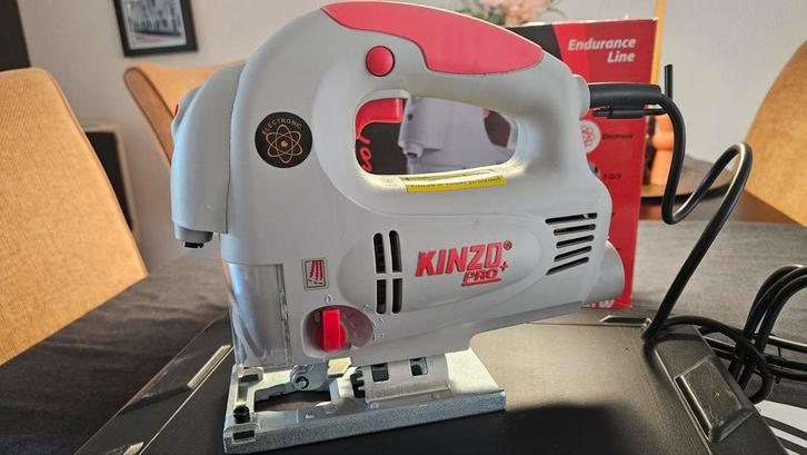 Kinzo decoupeerzaag met laser, Doe-het-zelf en Verbouw, Gereedschap | Zaagmachines, Nieuw, Decoupeerzaag, 600 tot 1200 watt, 70 mm of meer