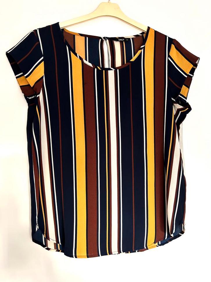 Blouse met korte mouwtjes mt. 40 van Only, Kleding | Dames, Tops, Zo goed als nieuw, Maat 38/40 (M), Blauw, Korte mouw, Ophalen of Verzenden