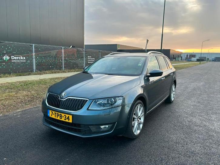 Skoda Octavia 1.2 TSI 77KW Combi 2014 navi trekhaak etc, Auto's, Skoda, Bedrijf, Octavia, ABS, Airbags, Airconditioning, Alarm
