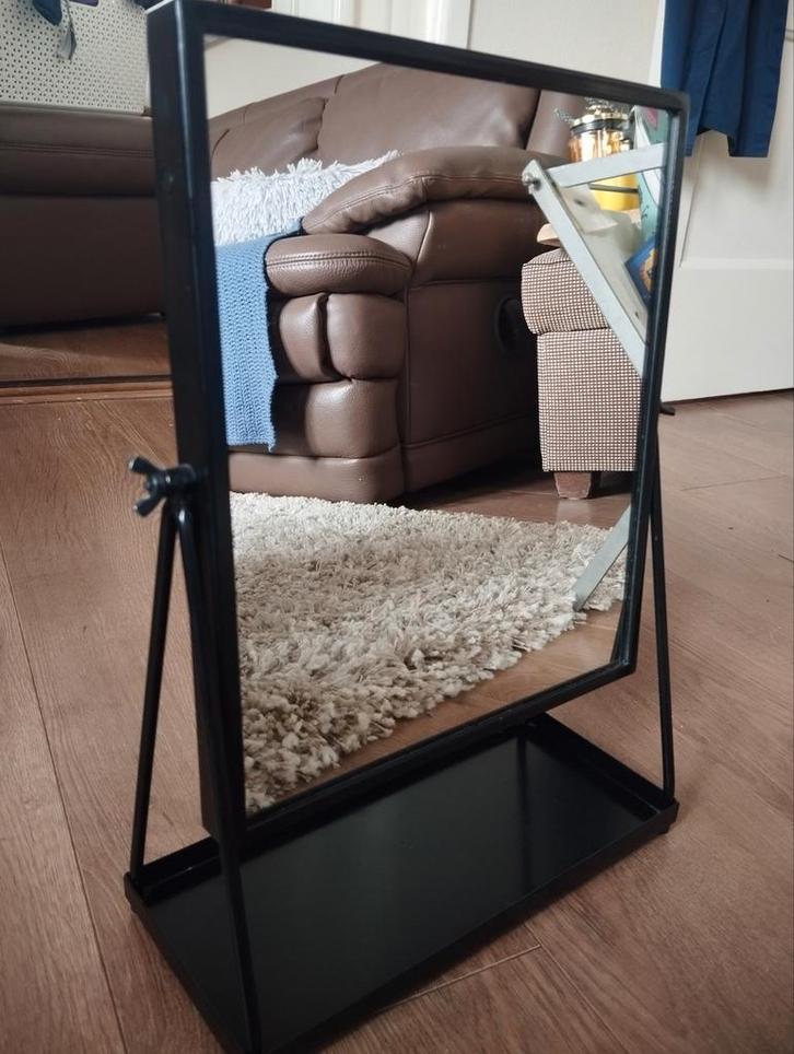 Heerlijke spiegel, te draaien naar wens, zwart metaal,, Huis en Inrichting, Woonaccessoires | Spiegels, Zo goed als nieuw, Minder dan 50 cm