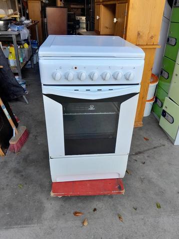 Indesit gasfornuis 50 cm breed. beschikbaar voor biedingen