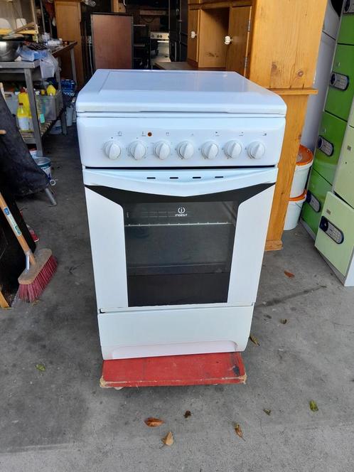 Indesit gasfornuis 50 cm breed., Witgoed en Apparatuur, Fornuizen, Ophalen