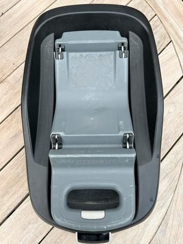 Famelyfix basestation van Maxi Cosi met Isofix beschikbaar voor biedingen