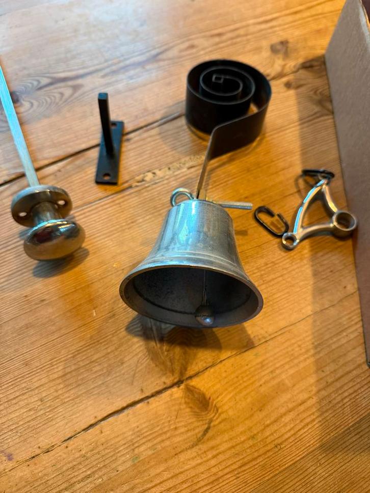 Oude Trekbel - Vintage Deurbel, Doe-het-zelf en Verbouw, Deuren en Horren, Gebruikt, Overige typen, Metaal, Ophalen
