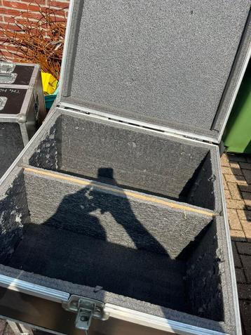 Flightcase met 2 vakken beschikbaar voor biedingen
