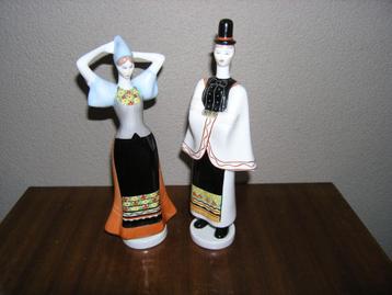 2 Aquincum beeldjes man en vrouw in Hongaarse klederdracht beschikbaar voor biedingen