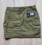 Kakigroene skort. Nieuw. Maat L. Kadotip, Kleding | Dames, Maat 42/44 (L), Nieuw, Ophalen of Verzenden, Boven de knie