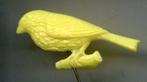 vogel geel plastic speldje ( H_123 ), Verzamelen, Speldjes, Pins en Buttons, Dier of Natuur, Speldje of Pin, Zo goed als nieuw
