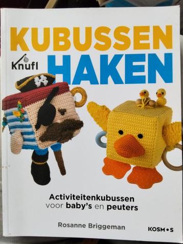 Rosanne Briggeman - Kubussen haken beschikbaar voor biedingen