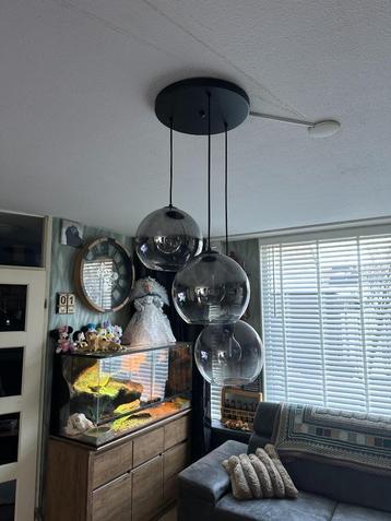 Ronde 3 lichts lamp beschikbaar voor biedingen